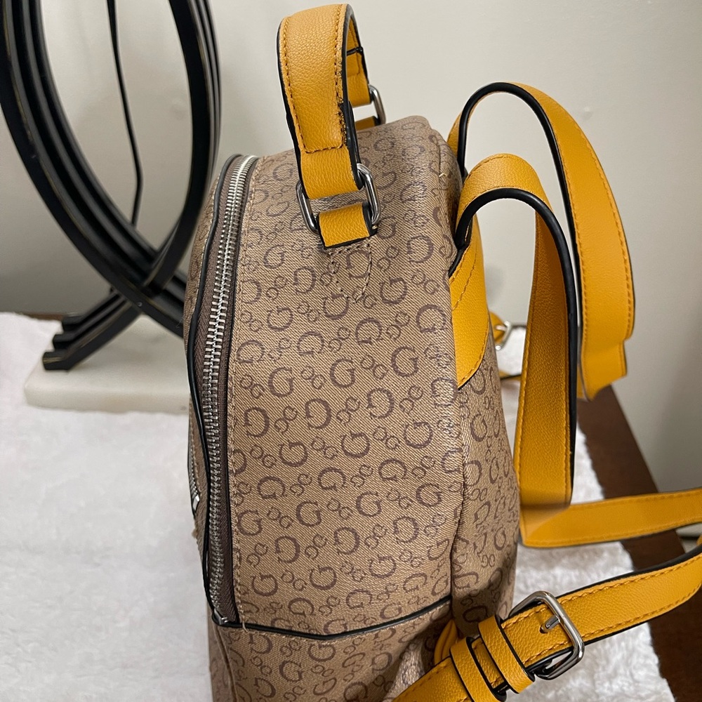 Guess Mini Backpack - image 3